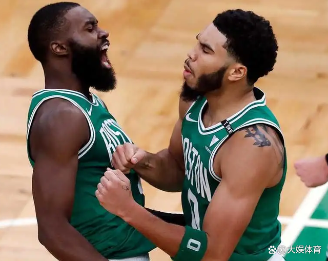 九游游戏-莱万多夫斯基重返赛场，比赛规则变更首场状态出色，TL观众沸腾！赢得满堂喝彩的简单介绍