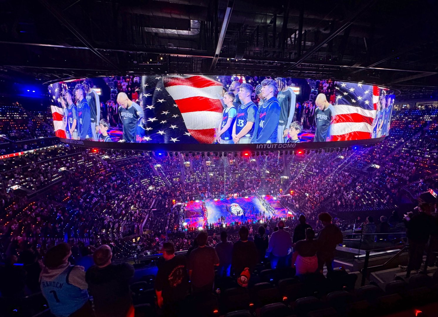 九游游戏-莱万多夫斯基重返赛场，比赛规则变更首场状态出色，TL观众沸腾！赢得满堂喝彩的简单介绍