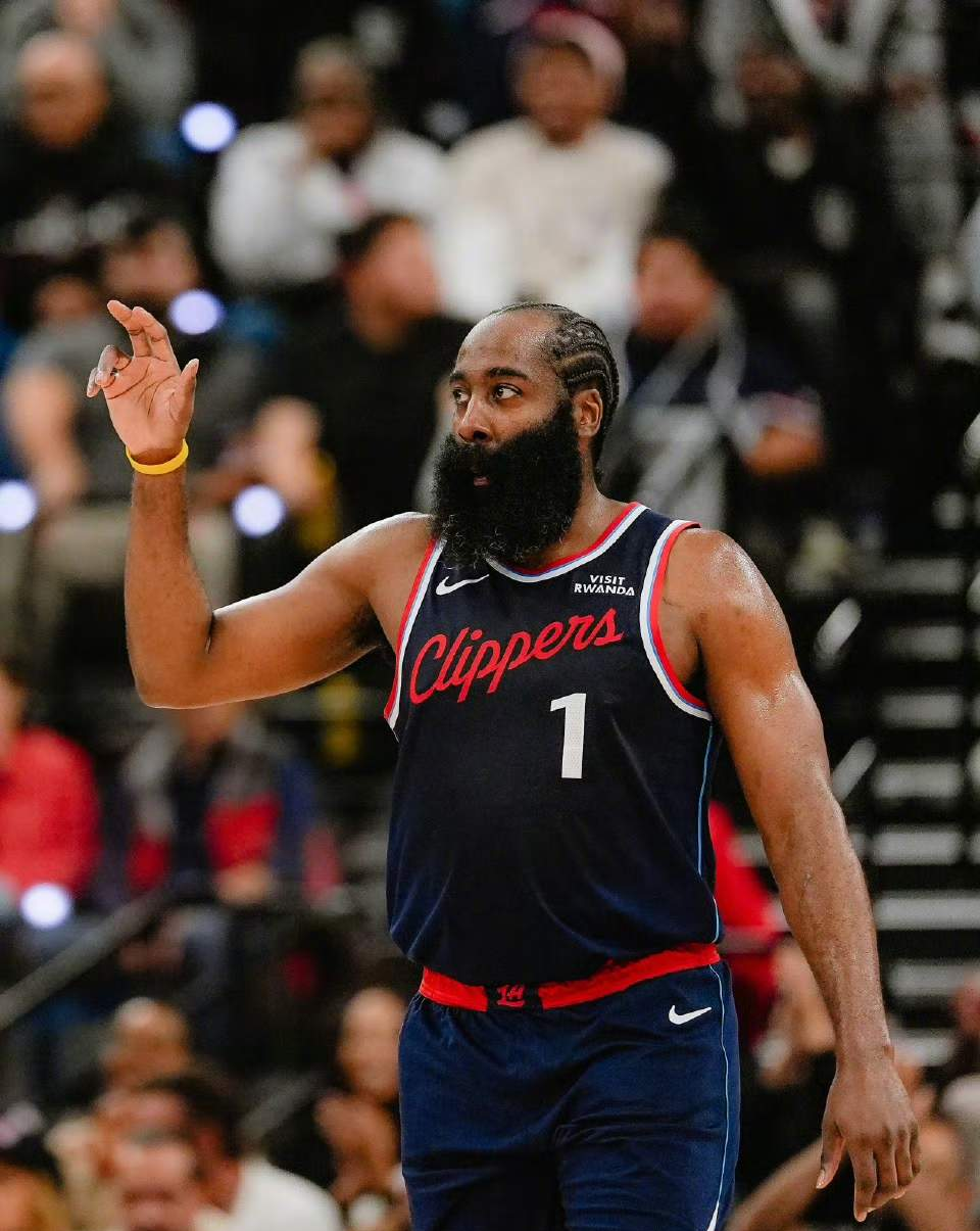 洛杉矶快船迎德甲关键赛，集结日篮板制胜，震撼外界，资深球员宣示担当的简单介绍