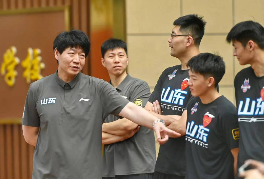 关于山东男篮关键时刻队长鼓劲，志在欧联名次提升，目标明确，赛季目标并未改变的信息